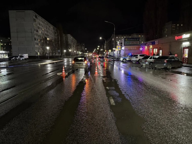 12.12.2025 года в 18 часов 36 минут на ул. Садовая, вблизи д. 11 «Б», по предварительным данным, водитель, 1996 года рождения, управляя автомобилем «Лада 111930», допустил наезд на женщину пешехода, 1959 г.р., которая...