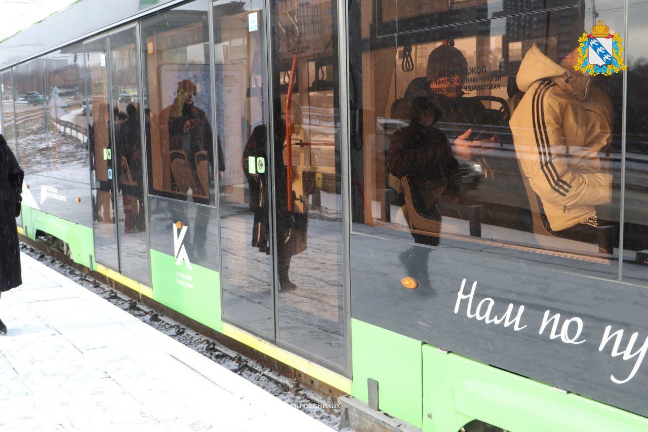 В Курске для пассажиров открыли трамвайные остановки «Кировский мост» по пути в центр города и в обратном направлении, они на некоторое время были закрыты для благоустройства В Курске для пассажиров открыли трамвайные остановки «Кировский мост» по пути в центр города и в обратном направлении, они на некоторое время были закрыты для благоустройства