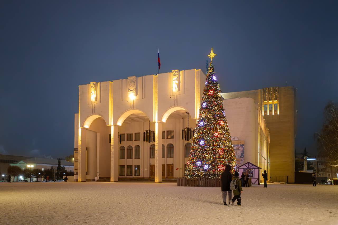Уже совсем скоро наступит Новый Год, и наш город превращается в настоящую зимнюю сказку Уже совсем скоро наступит Новый Год, и наш город превращается в настоящую зимнюю сказку