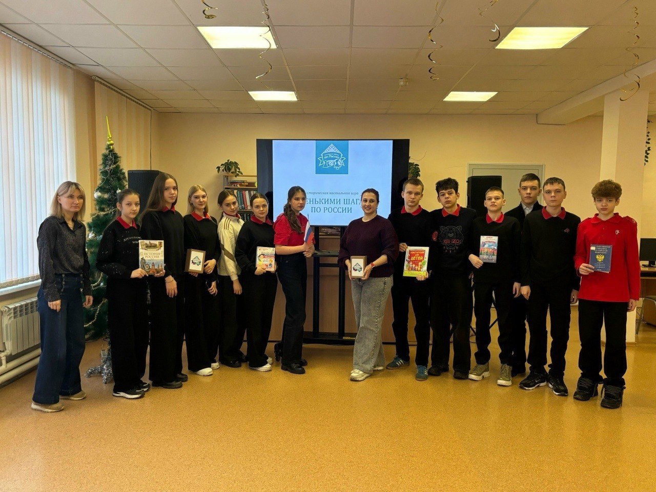 В Культурном центре семейного чтения и досуга им. П.А. Михина состоялась историческая игра «Маленькими шагами по России», посвященная истории становления государственности нашей великой страны