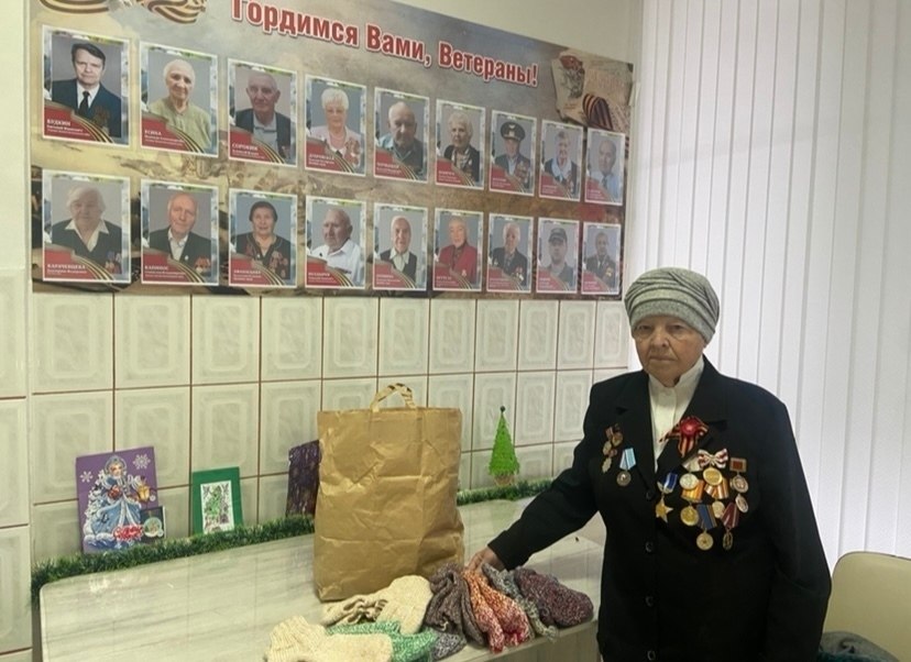В преддверии новогодних праздников, в рамках акции «Своих не бросаем», сотрудники социального учреждения «Ветеран» совместно с получателями социальных услуг собрали и отправили очередную партию гуманитарной помощи и письма... В преддверии новогодних праздников, в рамках акции «Своих не бросаем», сотрудники социального учреждения «Ветеран» совместно с получателями социальных услуг собрали и отправили очередную партию гуманитарной помощи и письма...