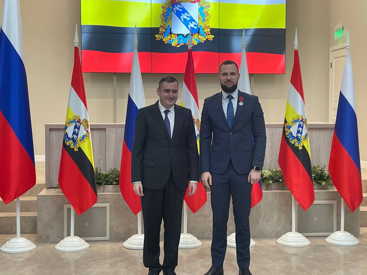 Александр Хинштейн вручил курянам государственные награды РФ Александр Хинштейн вручил курянам государственные награды РФ