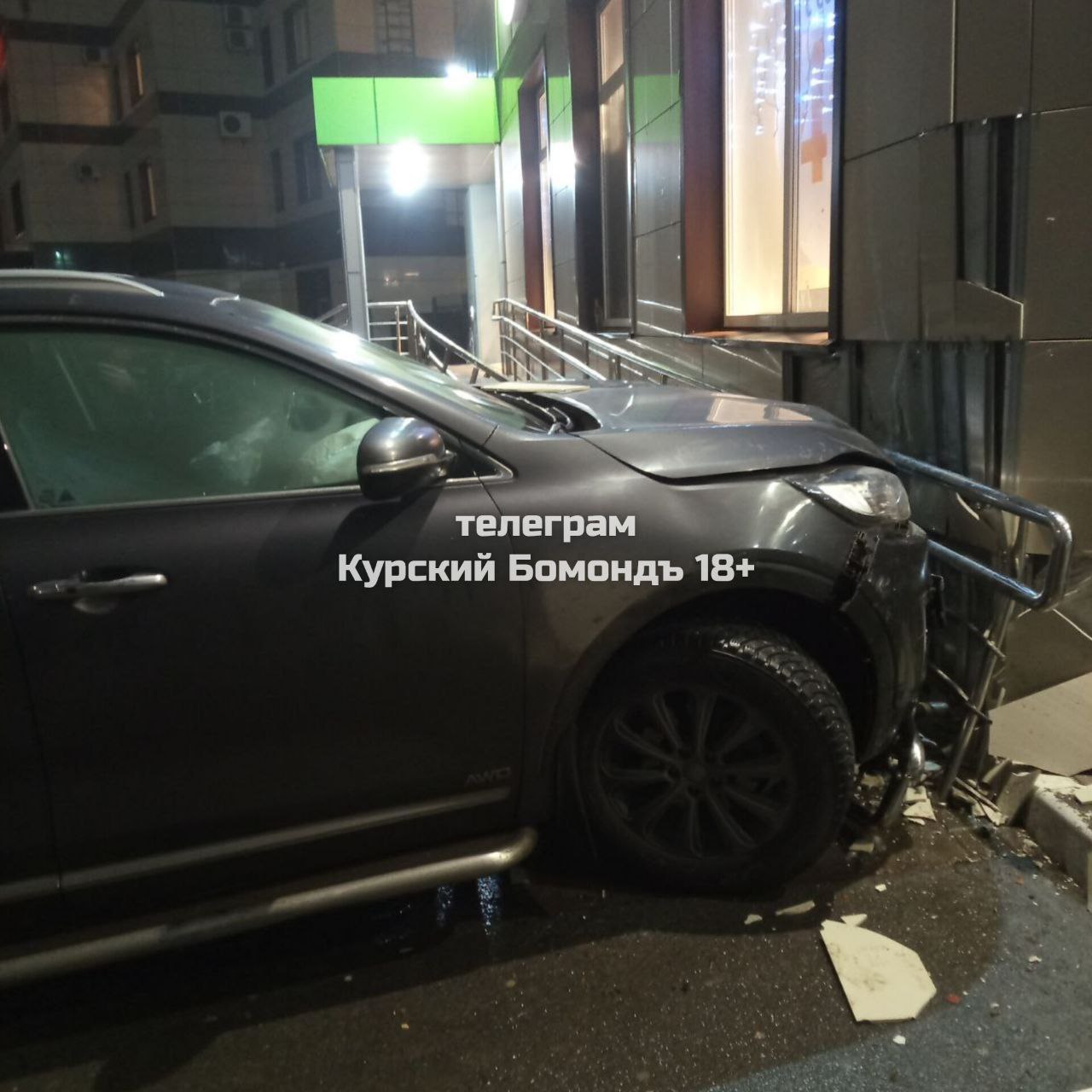 4-летний малыш пострадал после наезда автомобиля на вход магазина 4-летний малыш пострадал после наезда автомобиля на вход магазина