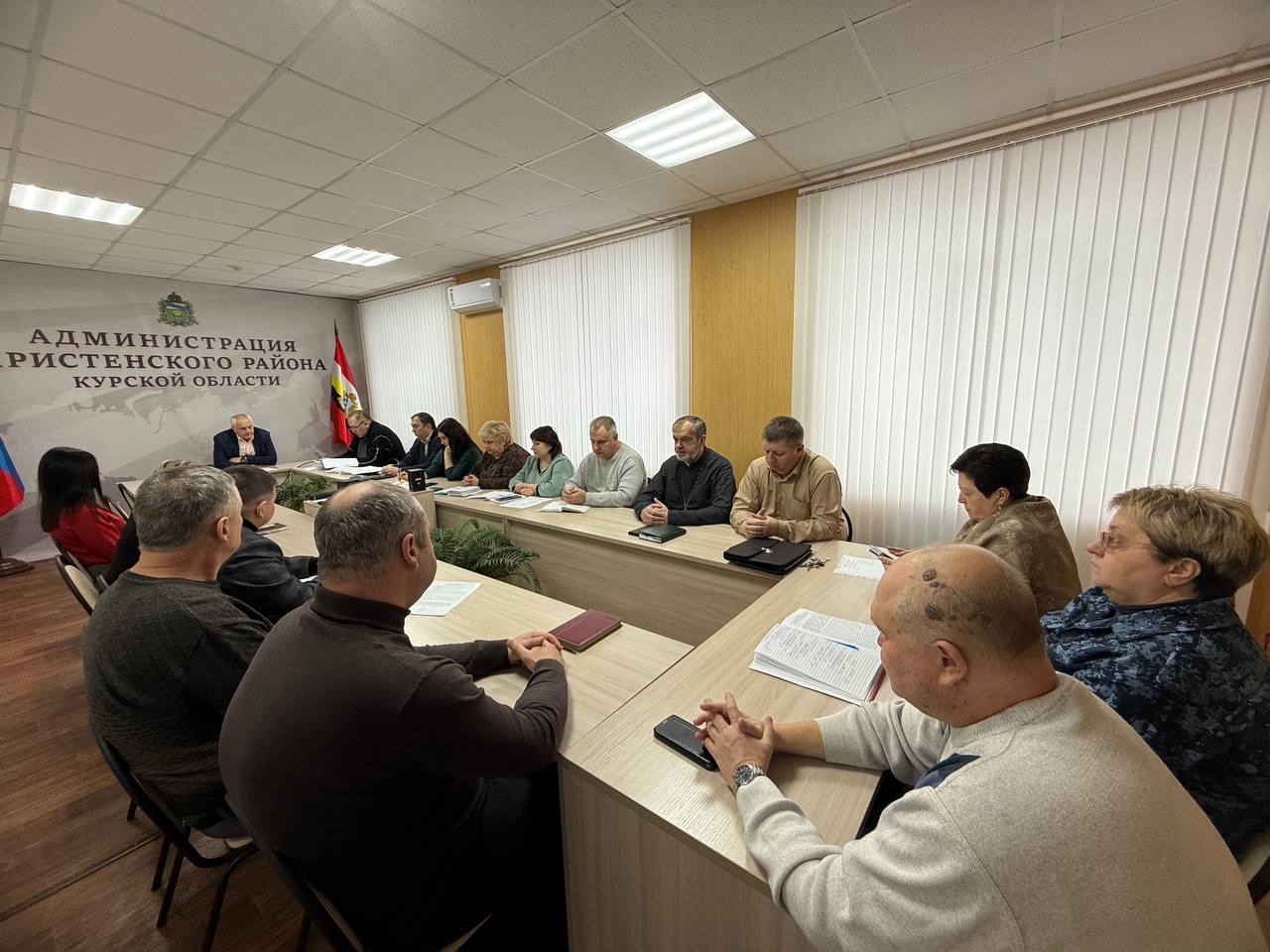 Виктор Петров: Сегодня в Администрации Пристенского района прошли две важные комиссии, которые имеют ключевое значение для обеспечения безопасности и правопорядка на нашей территории