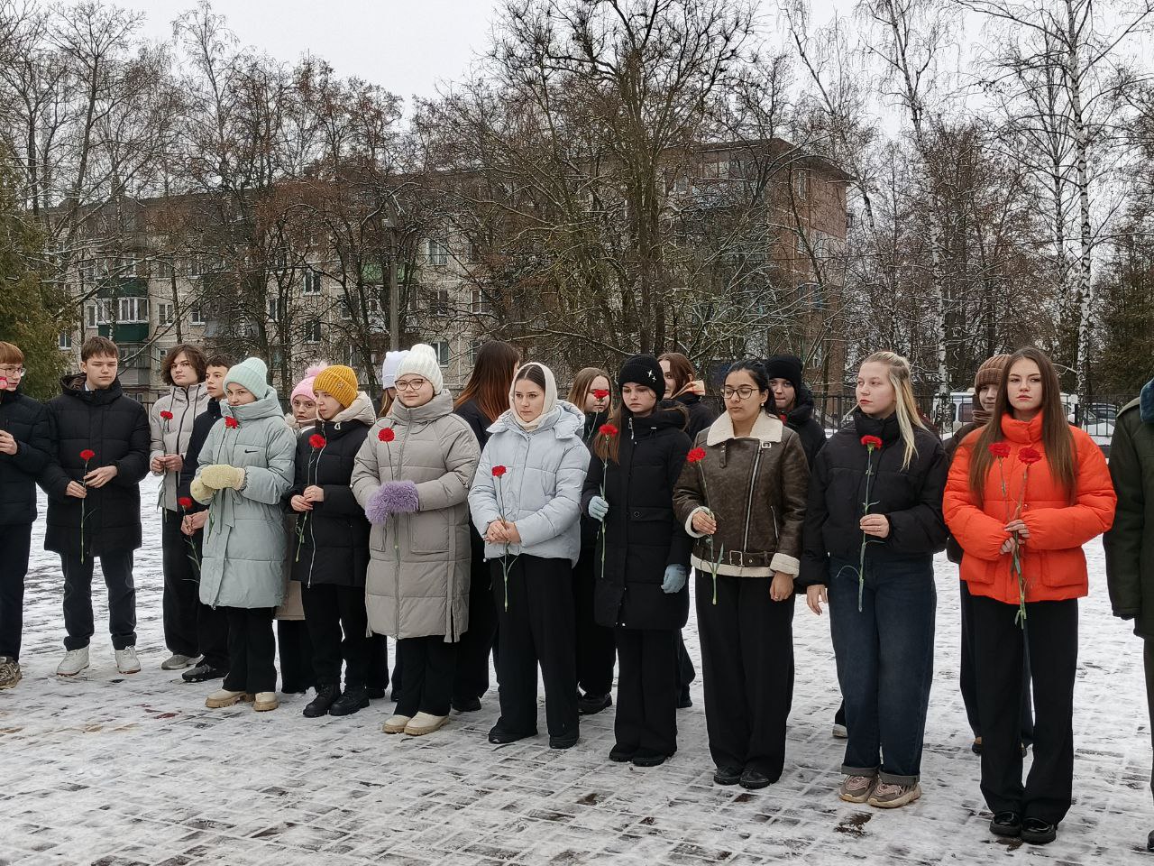 В Курске открыли мемориальную доску в память о погибшем бойце Алексее Смирнове