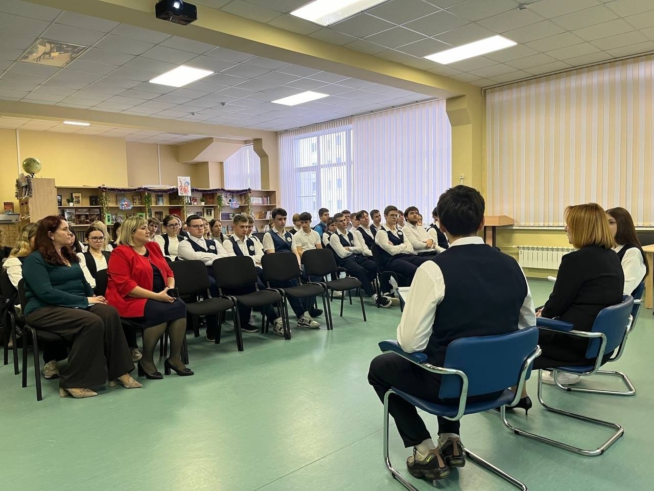 В рамках проекта «Женщина. Личность. Характер» гимназию № 63 Курска посетила заместитель председателя Курского городского Собрания Елена Беседина В рамках проекта «Женщина. Личность. Характер» гимназию № 63 Курска посетила заместитель председателя Курского городского Собрания Елена Беседина