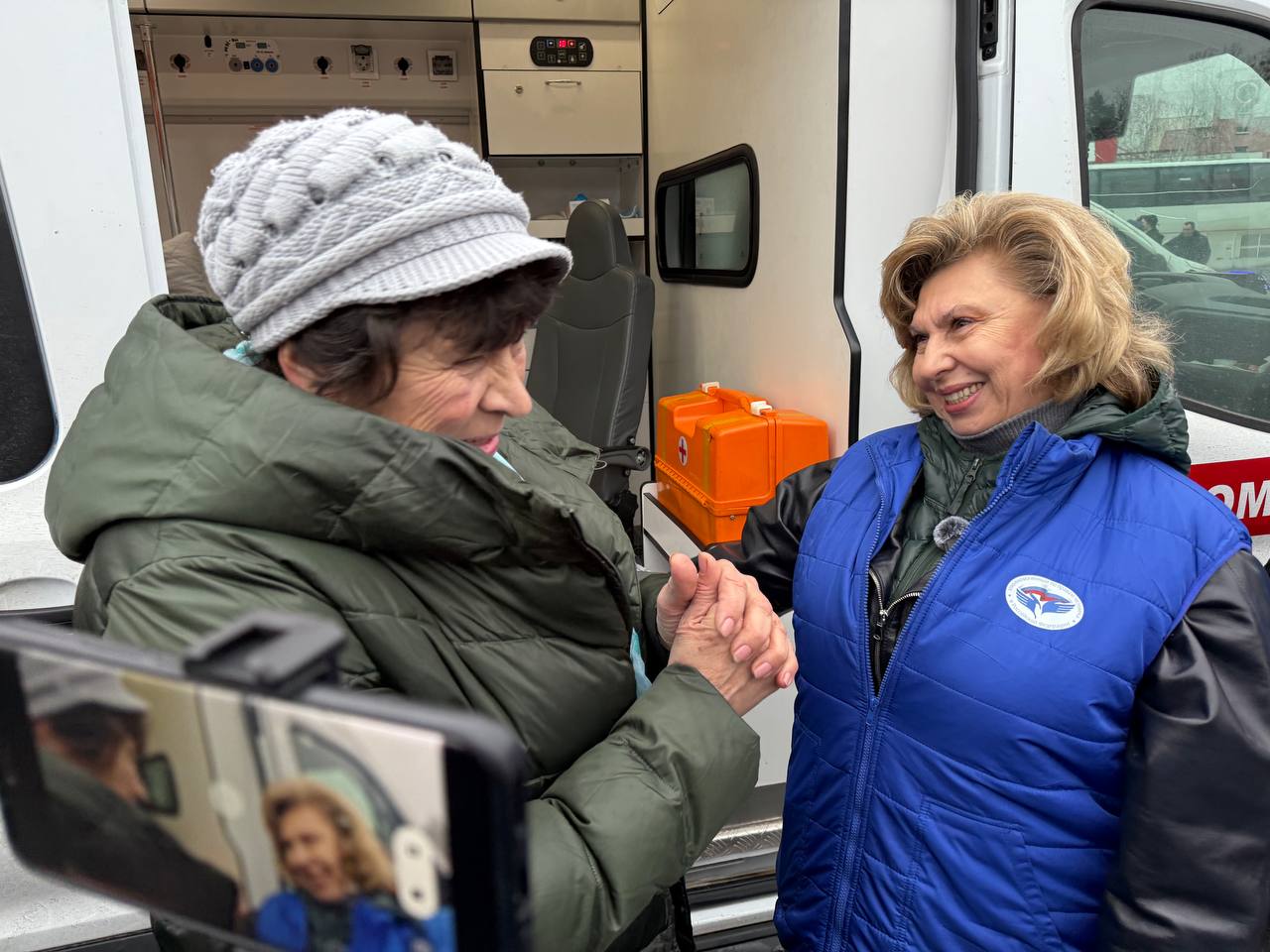 Куряне воссоединились с родными на встрече у границы