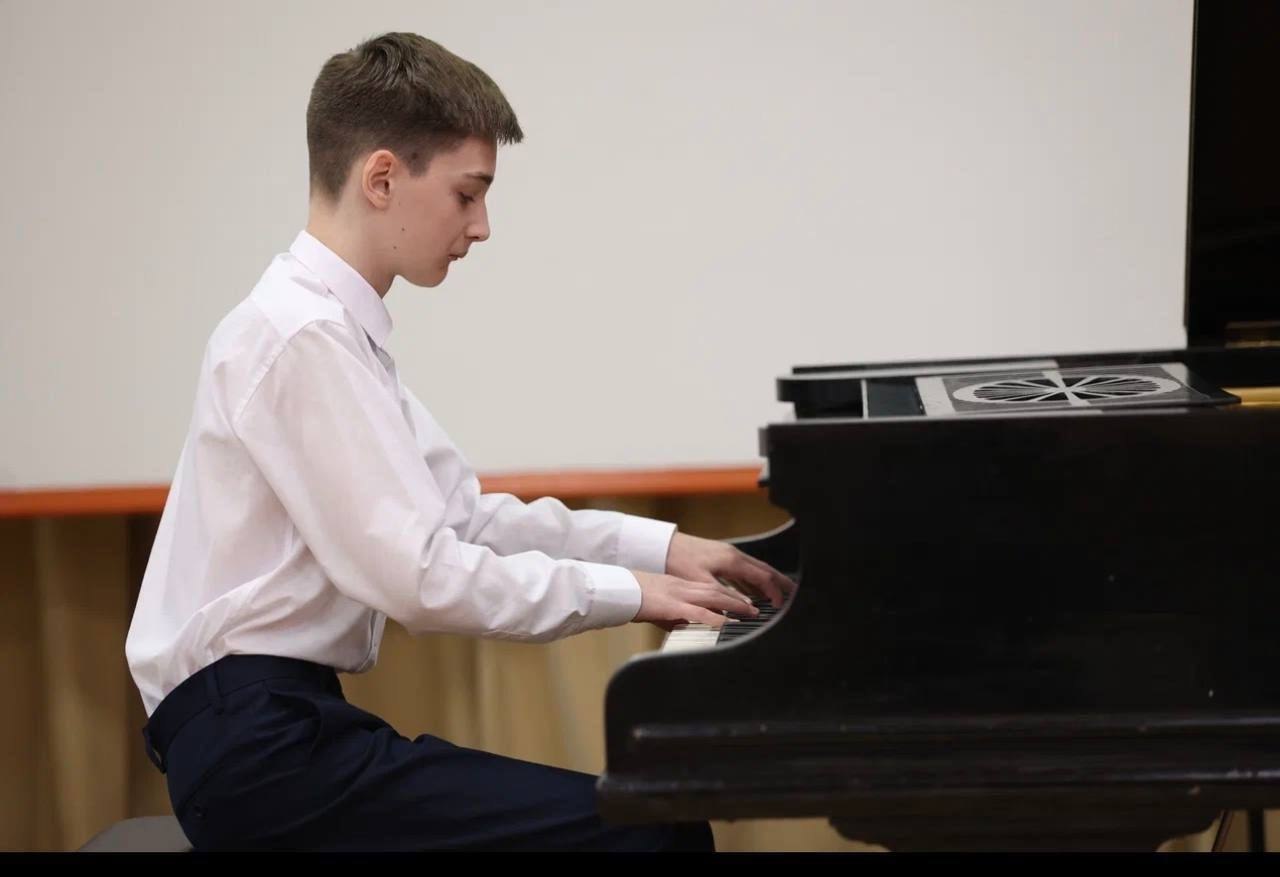 Воспитанники детской школы искусств № 4 имени В.Г. Яковлева Владимир Сычев и Анастасия Рудич стали обладателями Гран-при на Межрегиональном конкурсе учащихся класса фортепиано «Юный виртуоз», который прошел в Волгограде Воспитанники детской школы искусств № 4 имени В.Г. Яковлева Владимир Сычев и Анастасия Рудич стали обладателями Гран-при на Межрегиональном конкурсе учащихся класса фортепиано «Юный виртуоз», который прошел в Волгограде