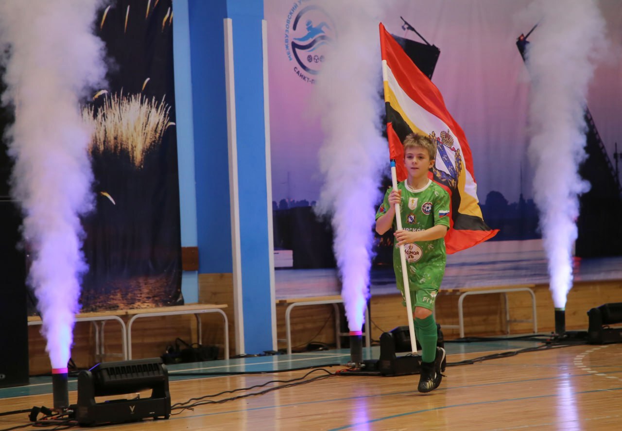 Курские спортсмены завоевали серебро на международном турнире по мини-футболу Курские спортсмены завоевали серебро на международном турнире по мини-футболу