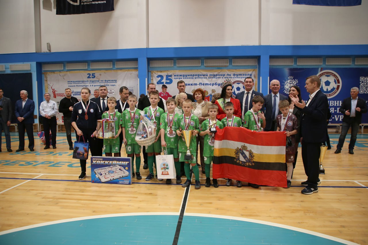 Курские спортсмены завоевали серебро на международном турнире по мини-футболу Курские спортсмены завоевали серебро на международном турнире по мини-футболу