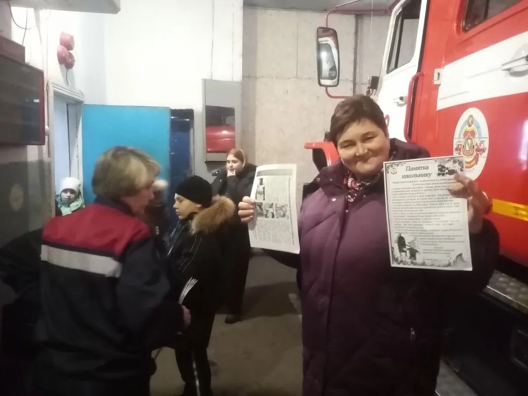 Учащиеся Касторенской школы №1 отправились на познавательную экскурсию в местную пожарную часть Противопожарной службы комитета региональной безопасности Учащиеся Касторенской школы №1 отправились на познавательную экскурсию в местную пожарную часть Противопожарной службы комитета региональной безопасности