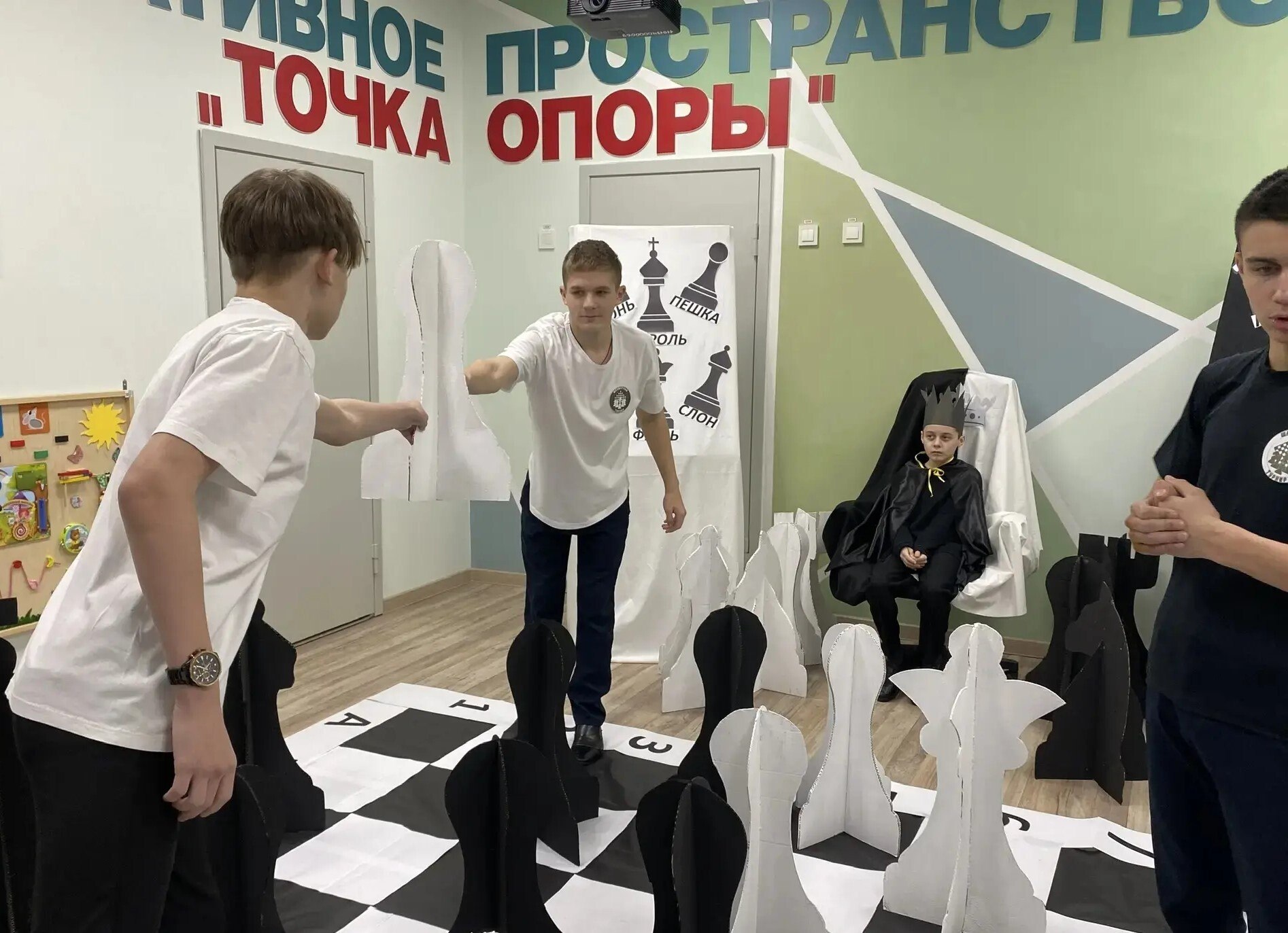 В Черемисиновском центе соцпомощи «Содействие» прошел шахматный турнир В Черемисиновском центе соцпомощи «Содействие» прошел шахматный турнир