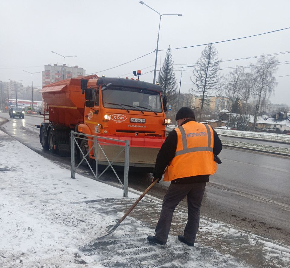 Подрядные организации работают над очисткой дорог Подрядные организации работают над очисткой дорог
