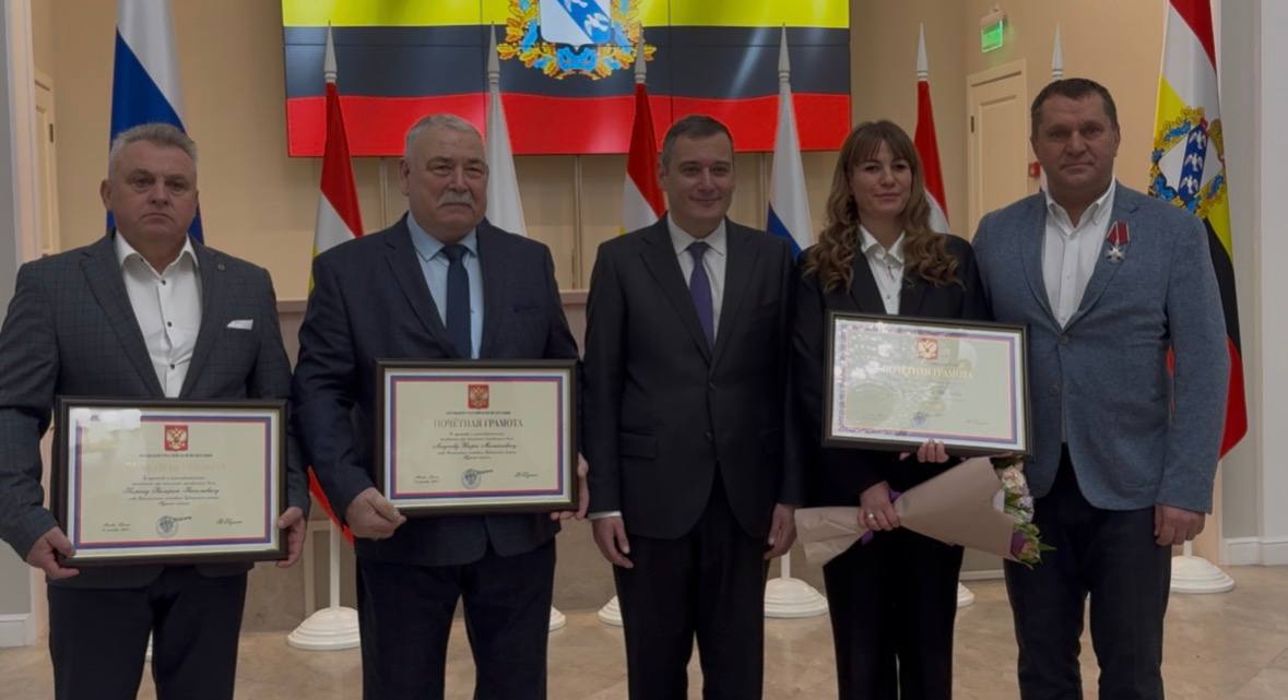 Губернатор Курской области Александр Хинштейн вручил государственные награды