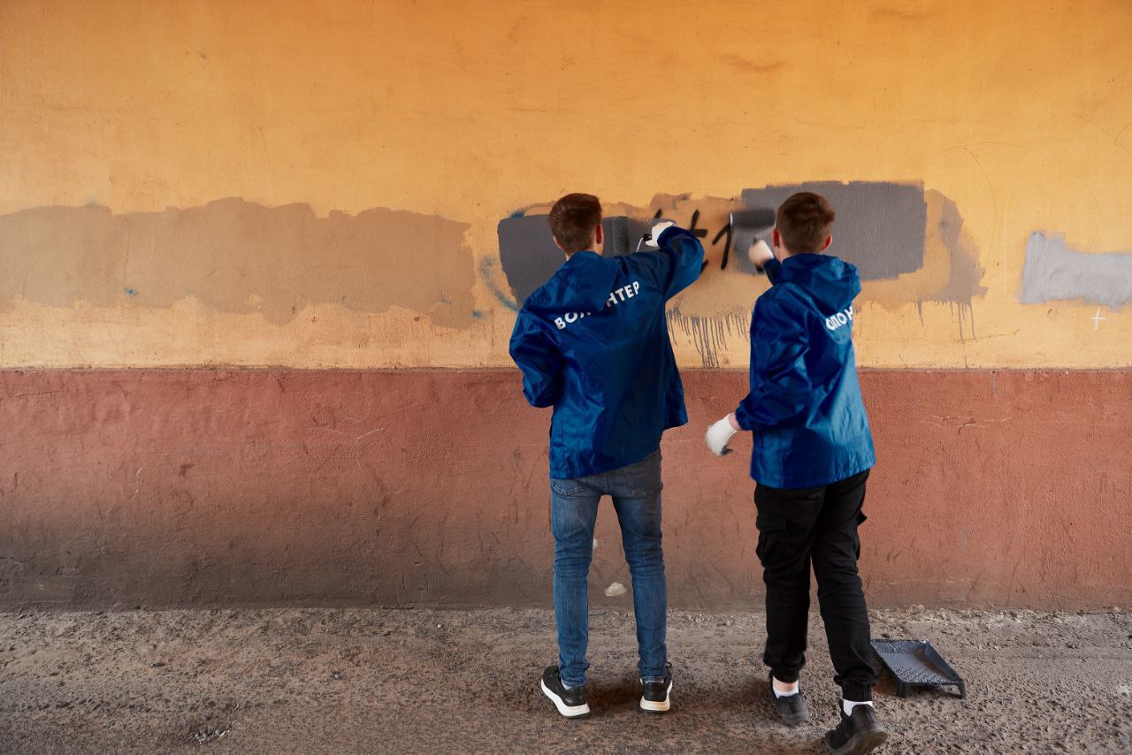 В Курске на Хуторской закрасили 33 надписи с наркорекламой