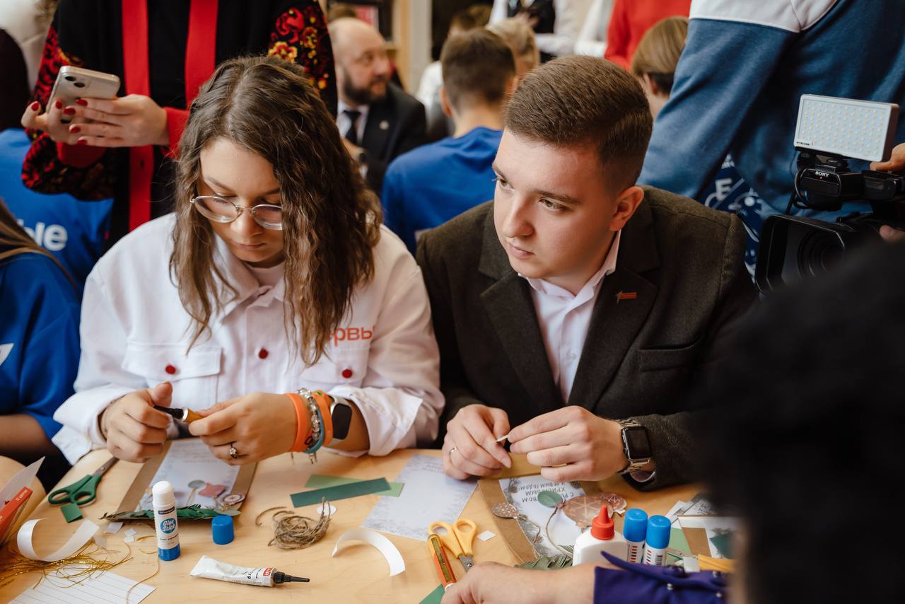 В Курской области единороссы дали старт акции «Елка желаний» В Курской области единороссы дали старт акции «Елка желаний»