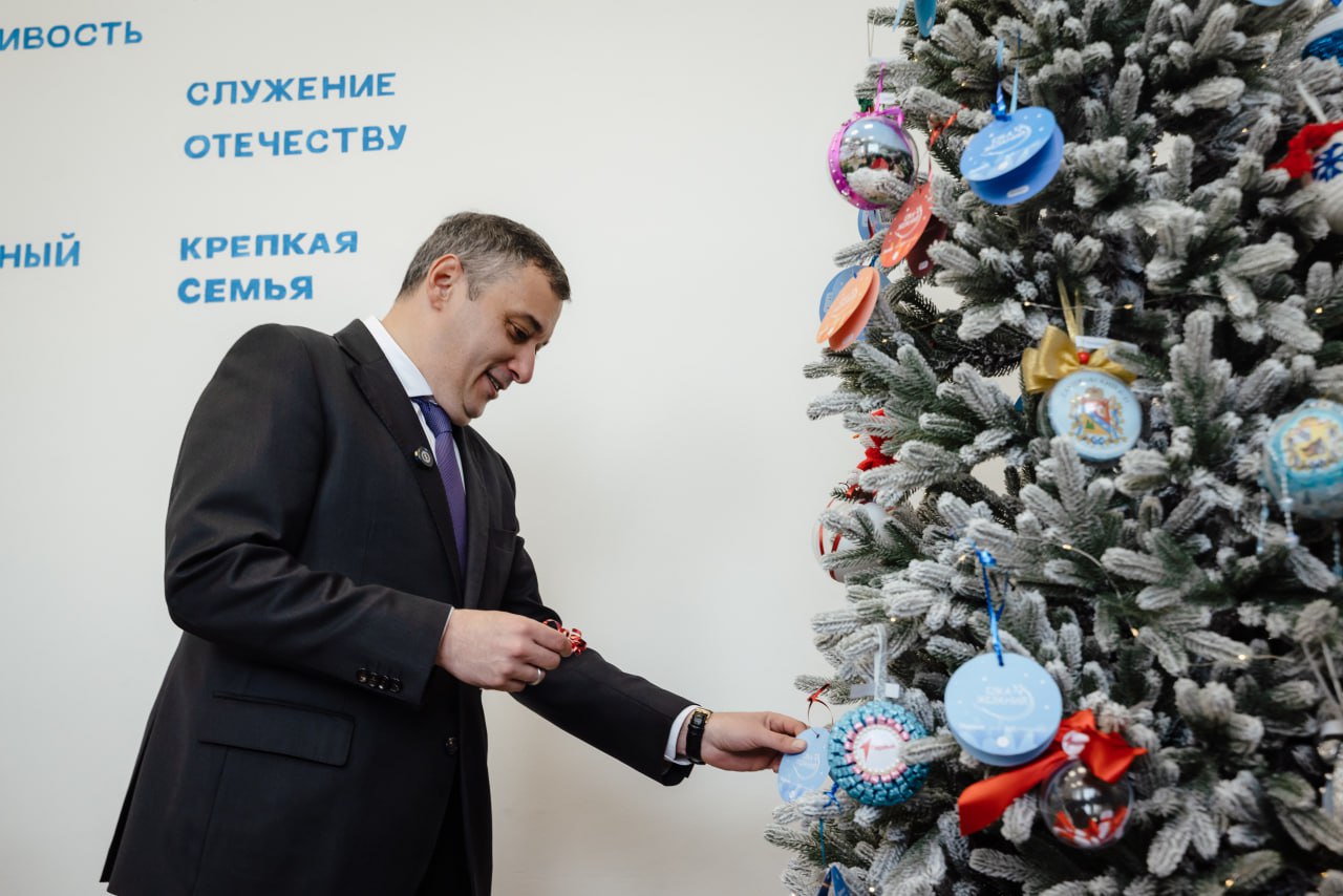 В Курске в Центре Первых дали старт традиционной ежегодной акции «Ёлка желаний» В Курске в Центре Первых дали старт традиционной ежегодной акции «Ёлка желаний»