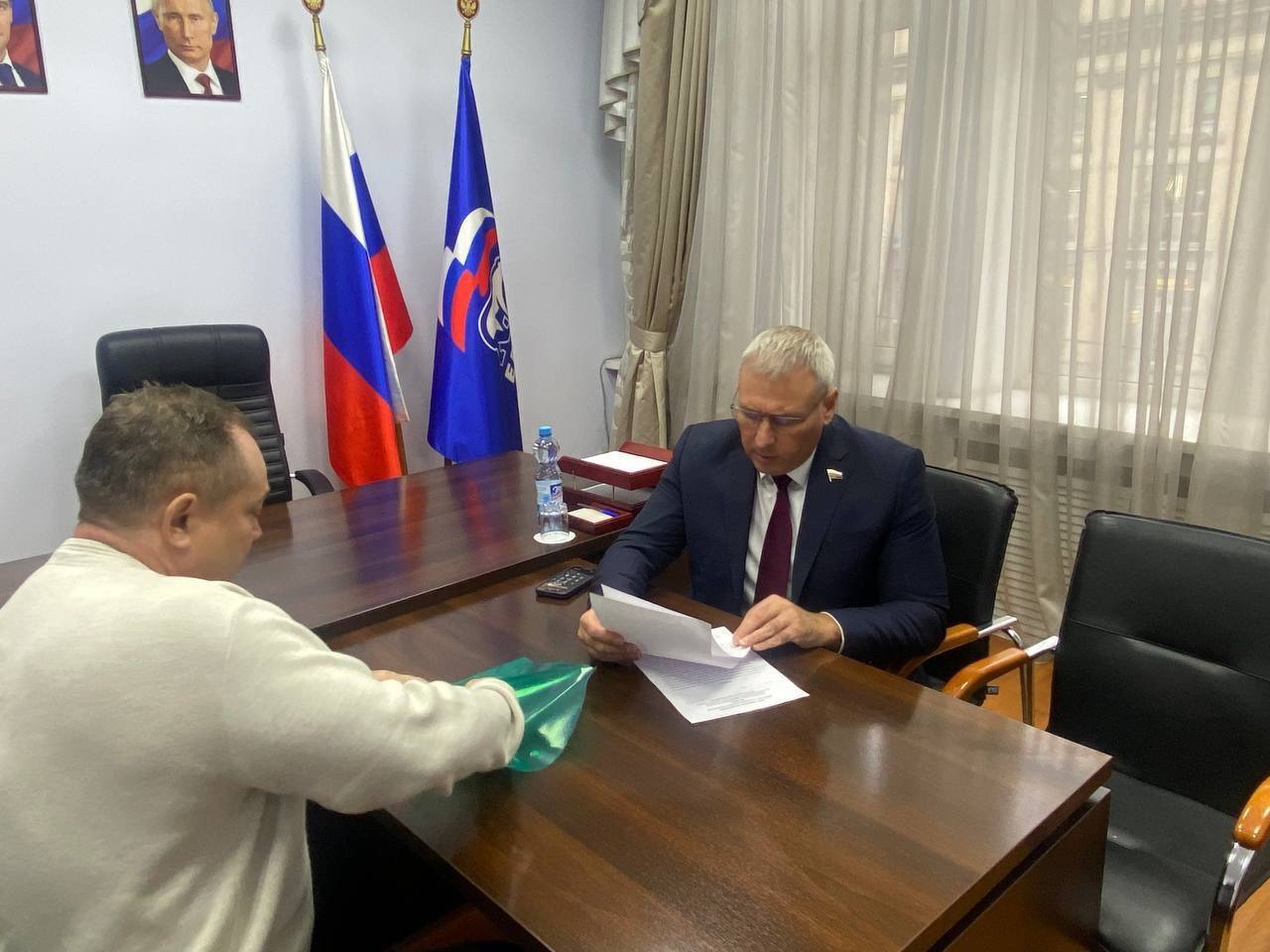 Жилье, экология, транспорт – с какими вопросами избиратели обращаются к депутату