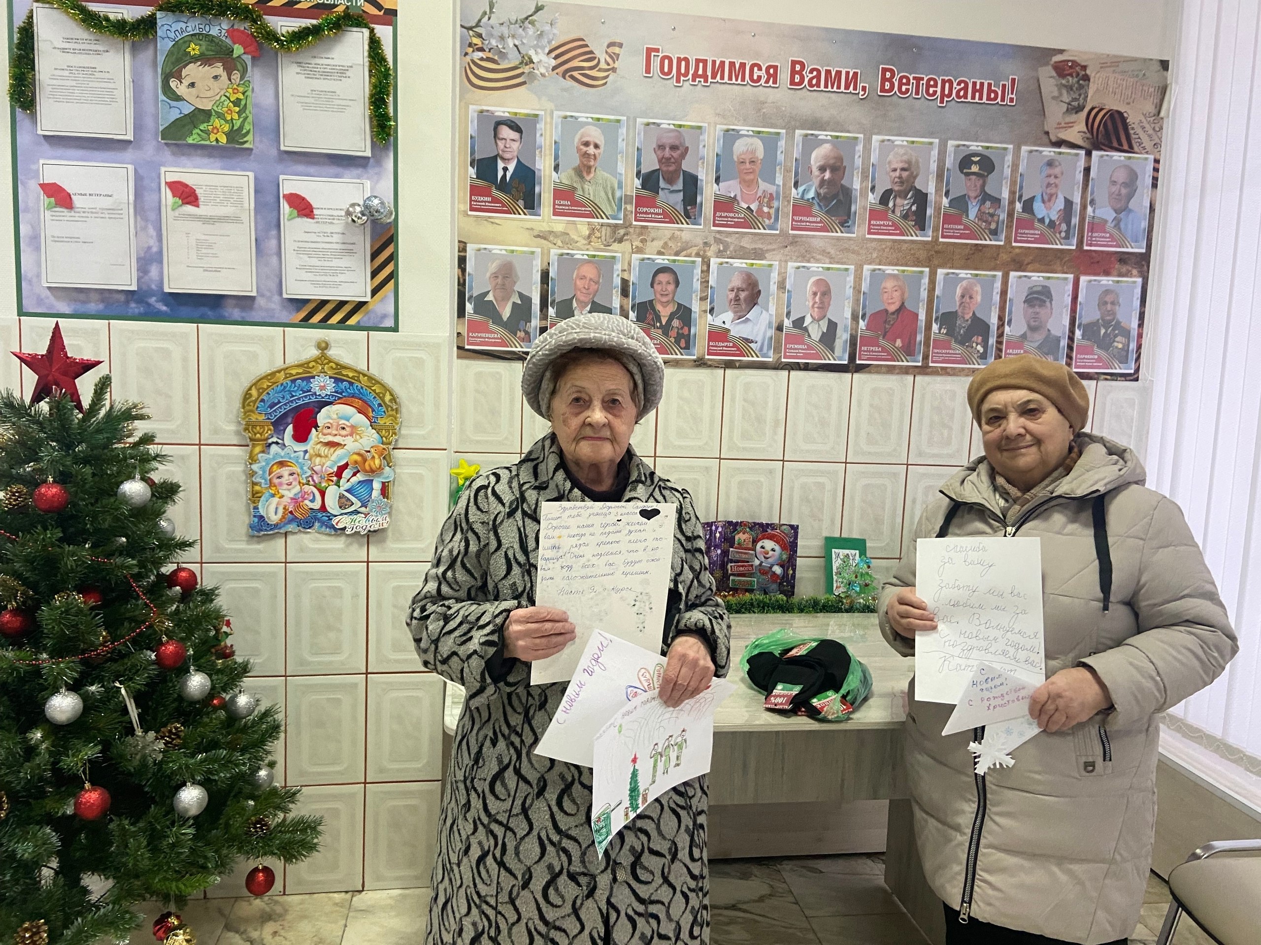 В преддверии новогодних праздников, в рамках акции «Своих не бросаем», сотрудники социального учреждения «Ветеран» совместно с получателями социальных услуг собрали и отправили очередную партию гуманитарной помощи и письма... В преддверии новогодних праздников, в рамках акции «Своих не бросаем», сотрудники социального учреждения «Ветеран» совместно с получателями социальных услуг собрали и отправили очередную партию гуманитарной помощи и письма...