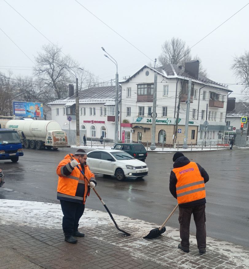 Подрядные организации работают над очисткой дорог Подрядные организации работают над очисткой дорог