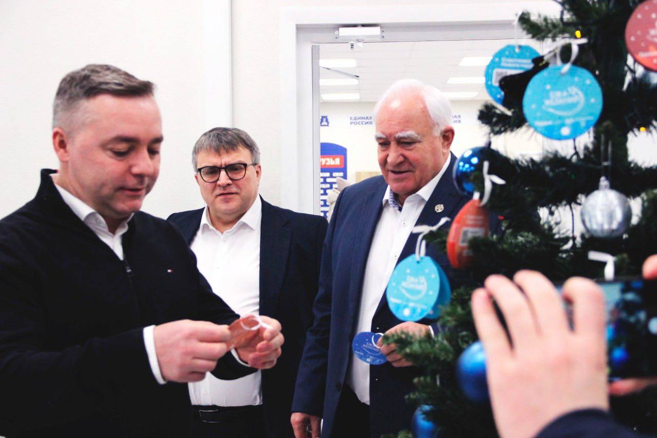 Время чудес наступает сейчас: партийцы присоединились к акции «Ёлка желаний» Время чудес наступает сейчас: партийцы присоединились к акции «Ёлка желаний»