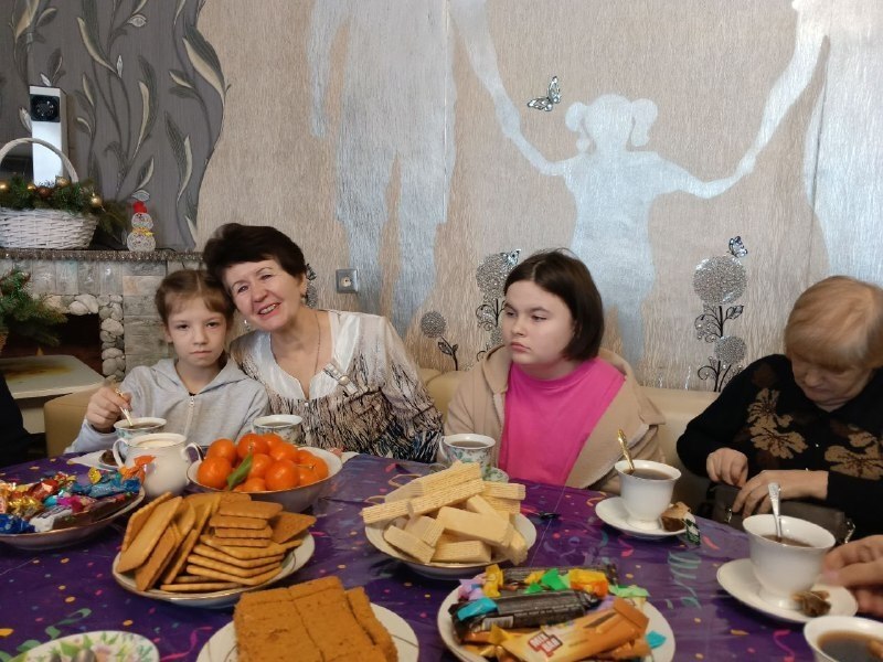 В преддверии Нового года в Щигровском центре соцпомощи семье и детям «Импульс» в формате «Бабушки и внуки» прошла встреча воспитанниц и участниц проекта «Курское долголетие» В преддверии Нового года в Щигровском центре соцпомощи семье и детям «Импульс» в формате «Бабушки и внуки» прошла встреча воспитанниц и участниц проекта «Курское долголетие»