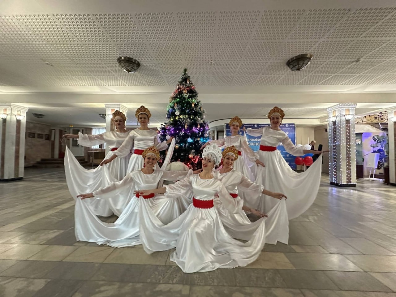 Виктор Кожухов: 16 декабря в городе Курске состоялся заключительный Гала-концерт финалистов областного Смотра художественной самодеятельности работников образования Виктор Кожухов: 16 декабря в городе Курске состоялся заключительный Гала-концерт финалистов областного Смотра художественной самодеятельности работников образования