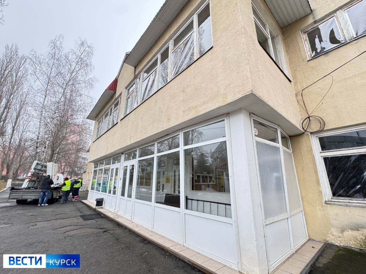 123 В детской больнице на Республиканской восстанавливают окна 123 В детской больнице на Республиканской восстанавливают окна