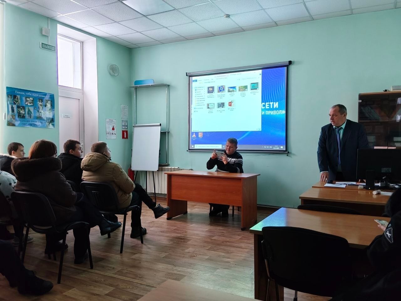 Ученики Касторенской СОШ №2, под руководством педагога-психолога Сапрыкиной А.Н., отправились в увлекательную профориентационную поездку в Касторенские РЭС, филиал ПАО «Россети Центр» Ученики Касторенской СОШ №2, под руководством педагога-психолога Сапрыкиной А.Н., отправились в увлекательную профориентационную поездку в Касторенские РЭС, филиал ПАО «Россети Центр»