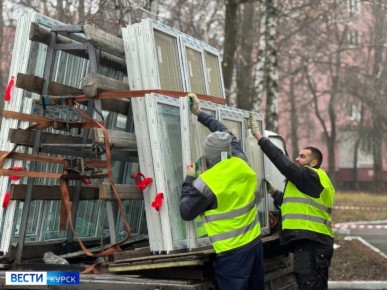 123 В детской больнице на Республиканской восстанавливают окна