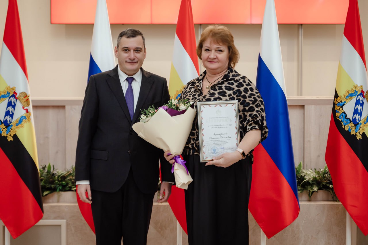 Губернатор Курской области Александр Хинштейн вручил региональные и ведомственные награды представителям органов власти, местного самоуправления, руководителям предприятий, депутатам, работникам социальной сферы, активным... Губернатор Курской области Александр Хинштейн вручил региональные и ведомственные награды представителям органов власти, местного самоуправления, руководителям предприятий, депутатам, работникам социальной сферы, активным...