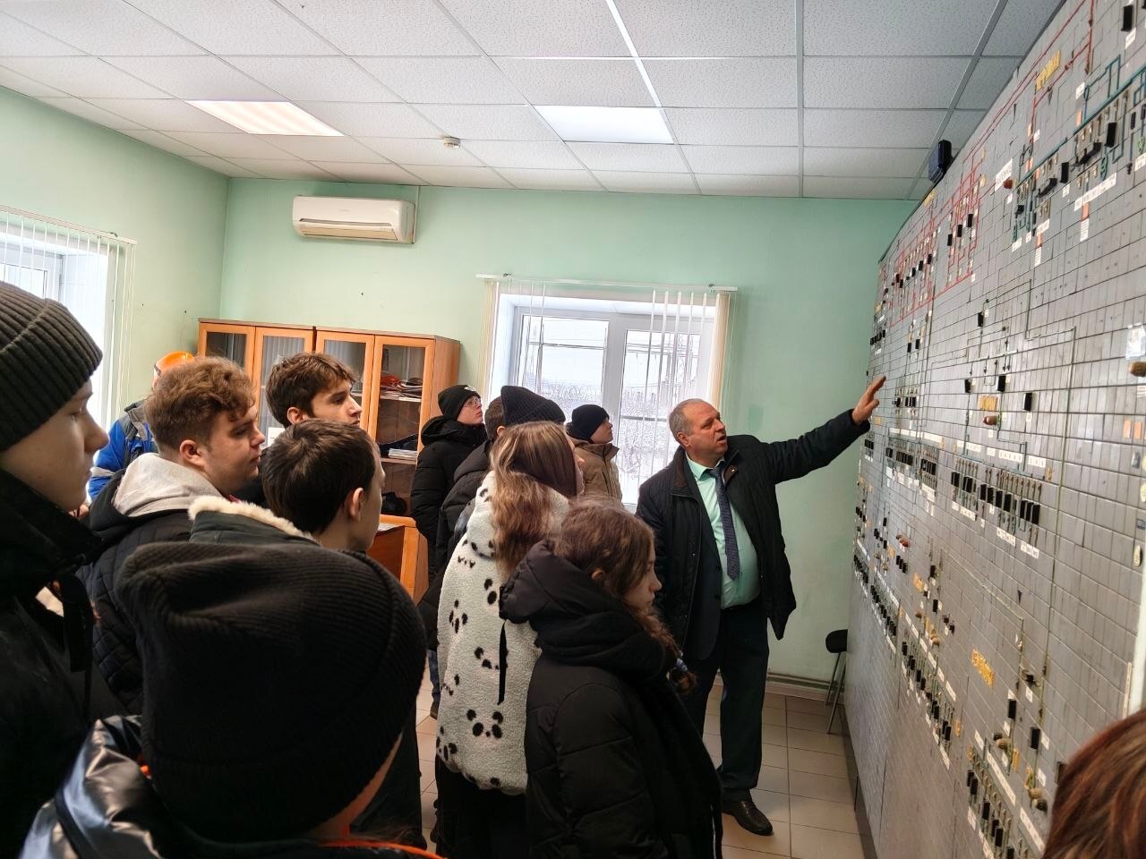 Ученики Касторенской СОШ №2, под руководством педагога-психолога Сапрыкиной А.Н., отправились в увлекательную профориентационную поездку в Касторенские РЭС, филиал ПАО «Россети Центр» Ученики Касторенской СОШ №2, под руководством педагога-психолога Сапрыкиной А.Н., отправились в увлекательную профориентационную поездку в Касторенские РЭС, филиал ПАО «Россети Центр»