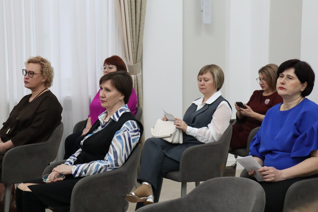 В Доме Советов с участием первого заместителя губернатора – председателя Правительства Курской области Александра Чепика состоялось совещание по вопросу реализации проекта «Эффективный регион» в Курской области В Доме Советов с участием первого заместителя губернатора – председателя Правительства Курской области Александра Чепика состоялось совещание по вопросу реализации проекта «Эффективный регион» в Курской области