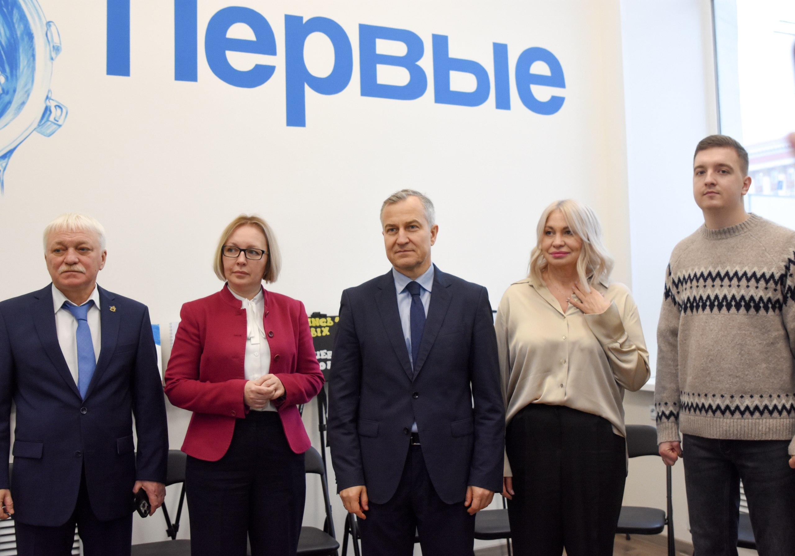 В Курской области продолжается Всероссийская акция «Ёлка желаний», старт которой в понедельник дал губернатор Александр Хинштейн