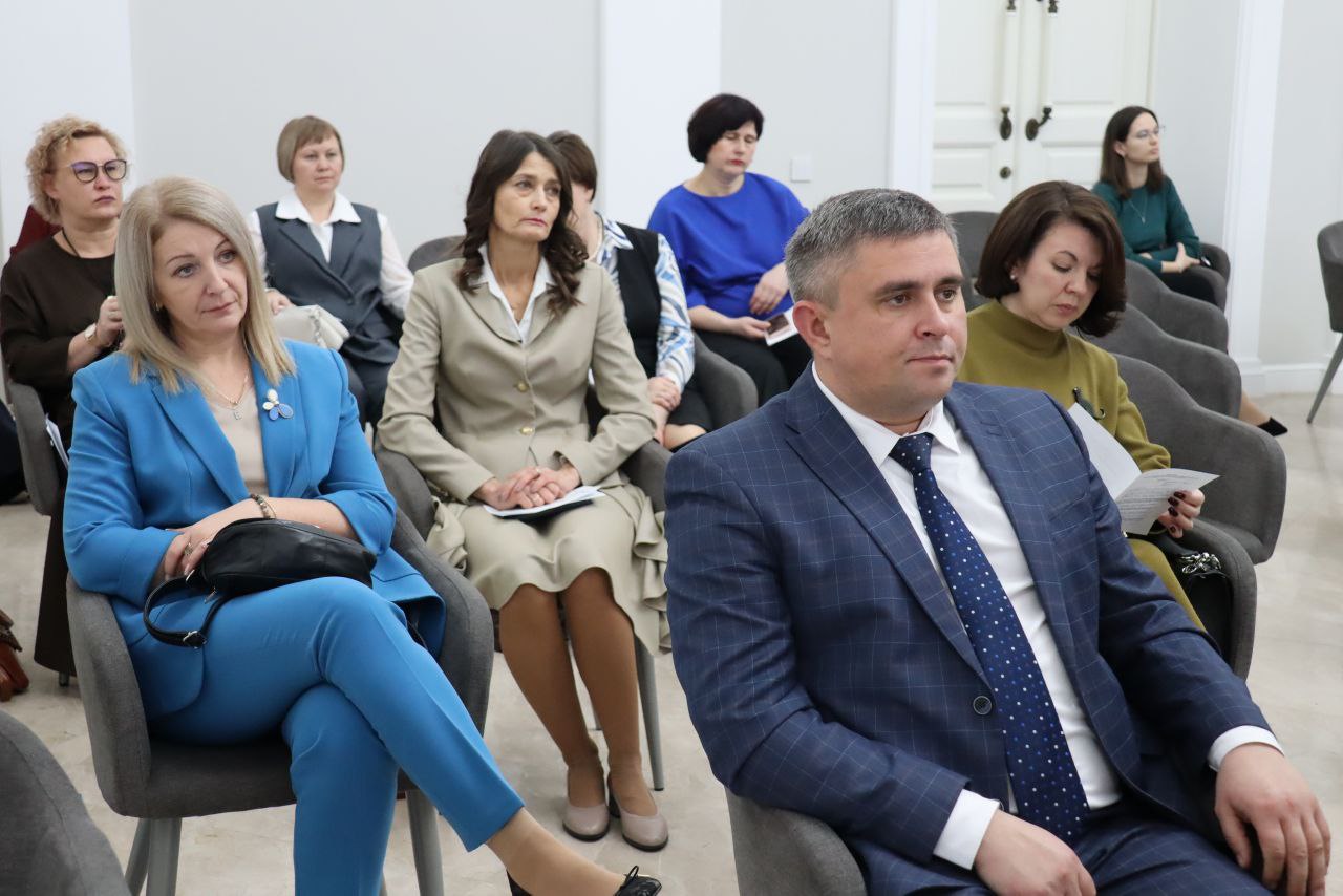 В Доме Советов с участием первого заместителя губернатора – председателя Правительства Курской области Александра Чепика состоялось совещание по вопросу реализации проекта «Эффективный регион» в Курской области В Доме Советов с участием первого заместителя губернатора – председателя Правительства Курской области Александра Чепика состоялось совещание по вопросу реализации проекта «Эффективный регион» в Курской области