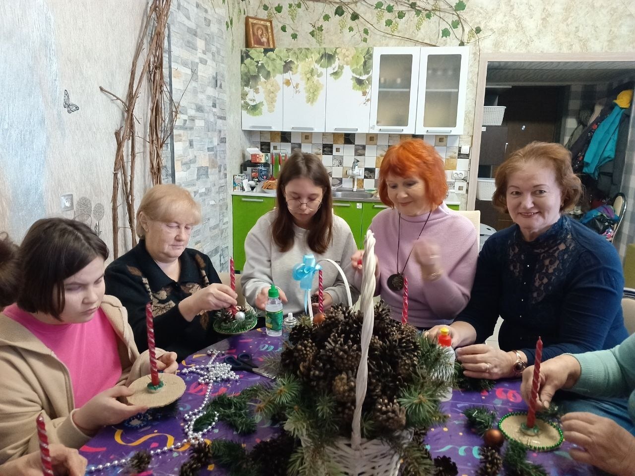 В преддверии Нового года в Щигровском центре соцпомощи семье и детям «Импульс» в формате «Бабушки и внуки» прошла встреча воспитанниц и участниц проекта «Курское долголетие» В преддверии Нового года в Щигровском центре соцпомощи семье и детям «Импульс» в формате «Бабушки и внуки» прошла встреча воспитанниц и участниц проекта «Курское долголетие»