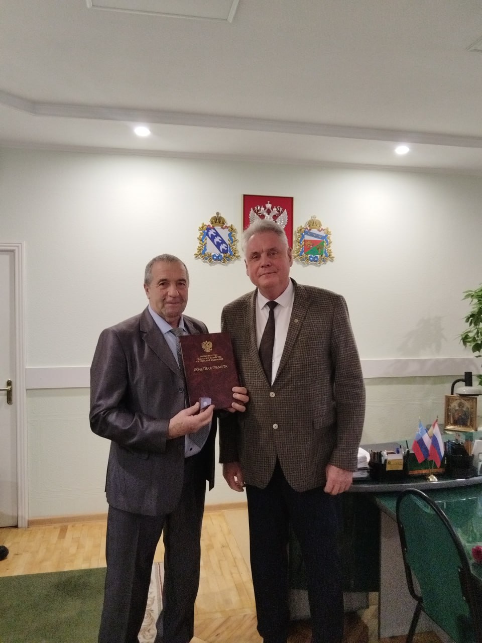 Виктор Кожухов: Одной из главных и добрых традиций уходящего года является чествование людей труда, тружеников полей, специалистов и руководителей сельхозпредприятий! Их ежедневный труд, профессионализм, преданность родной... Виктор Кожухов: Одной из главных и добрых традиций уходящего года является чествование людей труда, тружеников полей, специалистов и руководителей сельхозпредприятий! Их ежедневный труд, профессионализм, преданность родной...