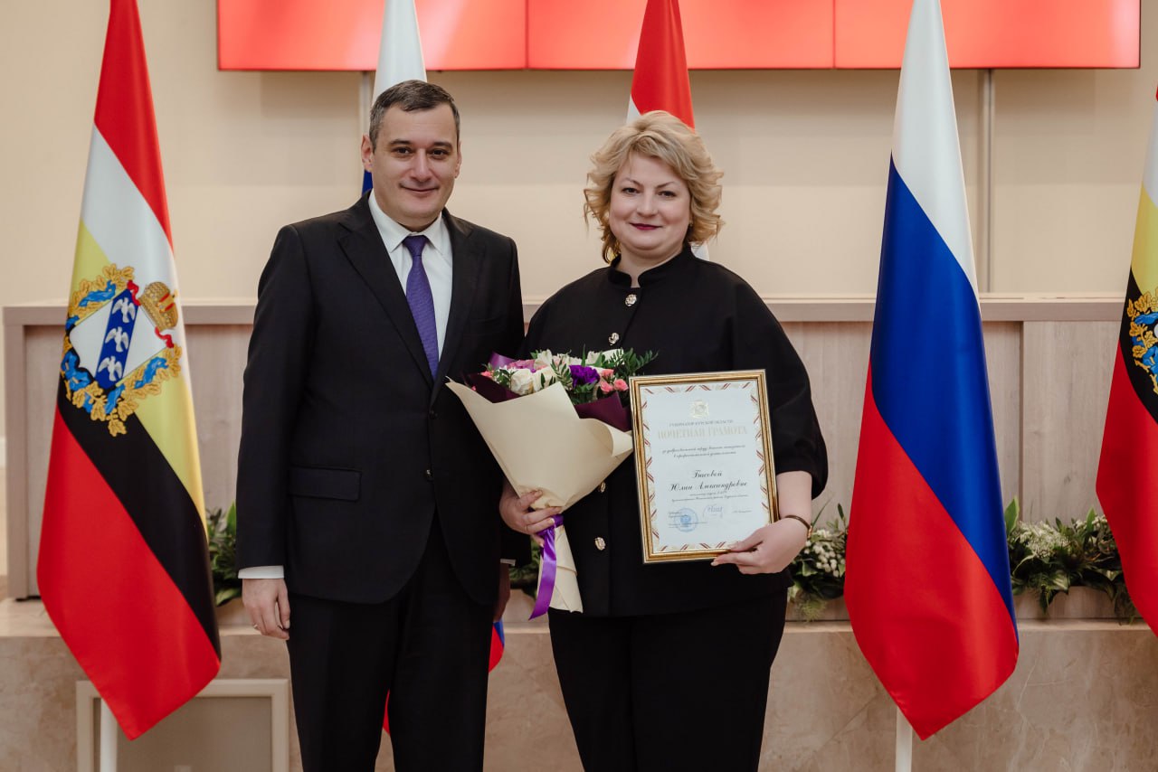 Губернатор Курской области Александр Хинштейн вручил региональные и ведомственные награды представителям органов власти, местного самоуправления, руководителям предприятий, депутатам, работникам социальной сферы, активным... Губернатор Курской области Александр Хинштейн вручил региональные и ведомственные награды представителям органов власти, местного самоуправления, руководителям предприятий, депутатам, работникам социальной сферы, активным...