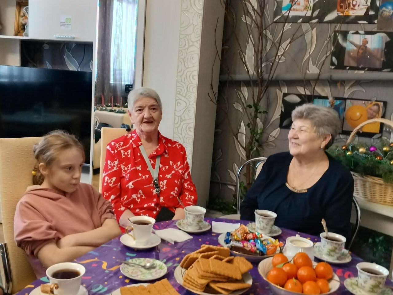 В преддверии Нового года в Щигровском центре соцпомощи семье и детям «Импульс» в формате «Бабушки и внуки» прошла встреча воспитанниц и участниц проекта «Курское долголетие» В преддверии Нового года в Щигровском центре соцпомощи семье и детям «Импульс» в формате «Бабушки и внуки» прошла встреча воспитанниц и участниц проекта «Курское долголетие»