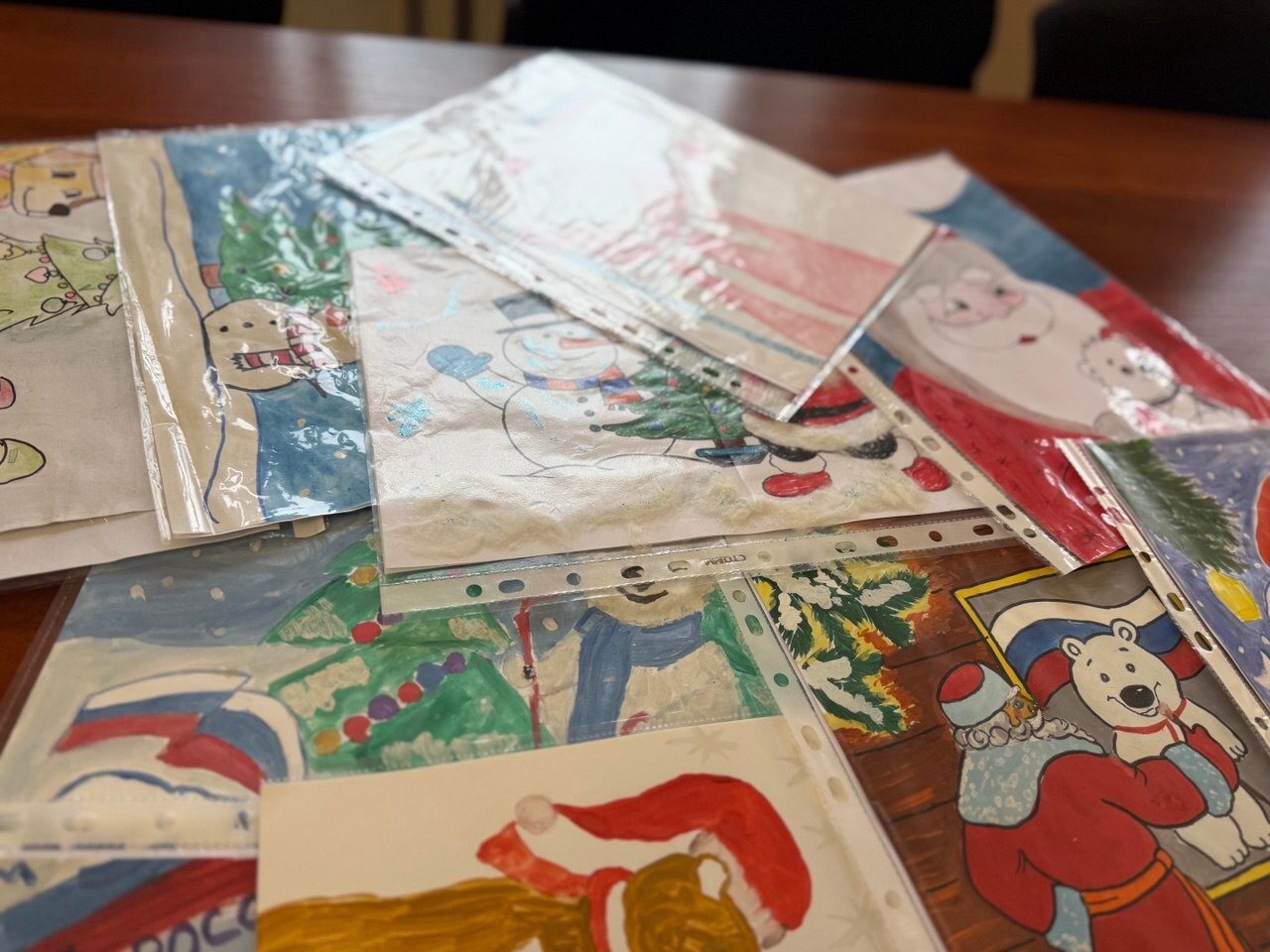 По всей России начинают потихоньку готовиться к Новому году – уже начали монтировать праздничную подсветку, украшать улицы и наряжать елки По всей России начинают потихоньку готовиться к Новому году – уже начали монтировать праздничную подсветку, украшать улицы и наряжать елки