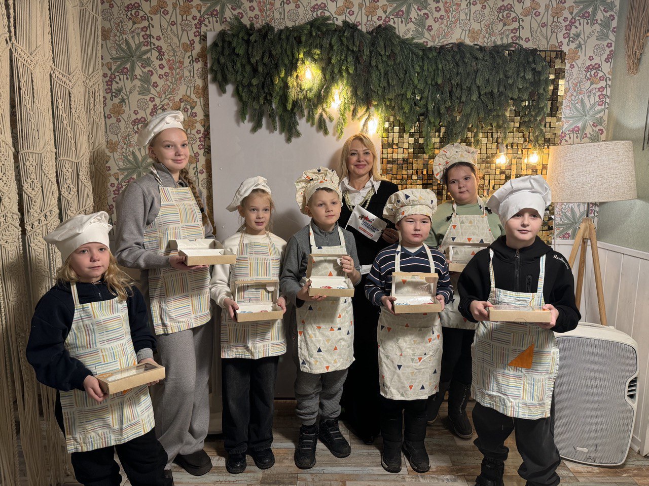 Рассказываем о результатах предпраздничного мастер-класса для детей участников и ветеранов СВО по украшению новогодних пряников в кафе "Моркоффь"