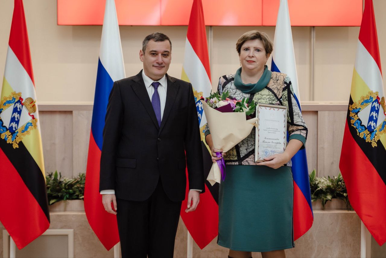 За добросовестный труд, высокие показатели в профессиональной деятельности Почетной грамотой Губернатора Курской области отмечена Басова Юлия Александровна – начальник отдела ЗАГС Администрации Фатежского района За добросовестный труд, высокие показатели в профессиональной деятельности Почетной грамотой Губернатора Курской области отмечена Басова Юлия Александровна – начальник отдела ЗАГС Администрации Фатежского района