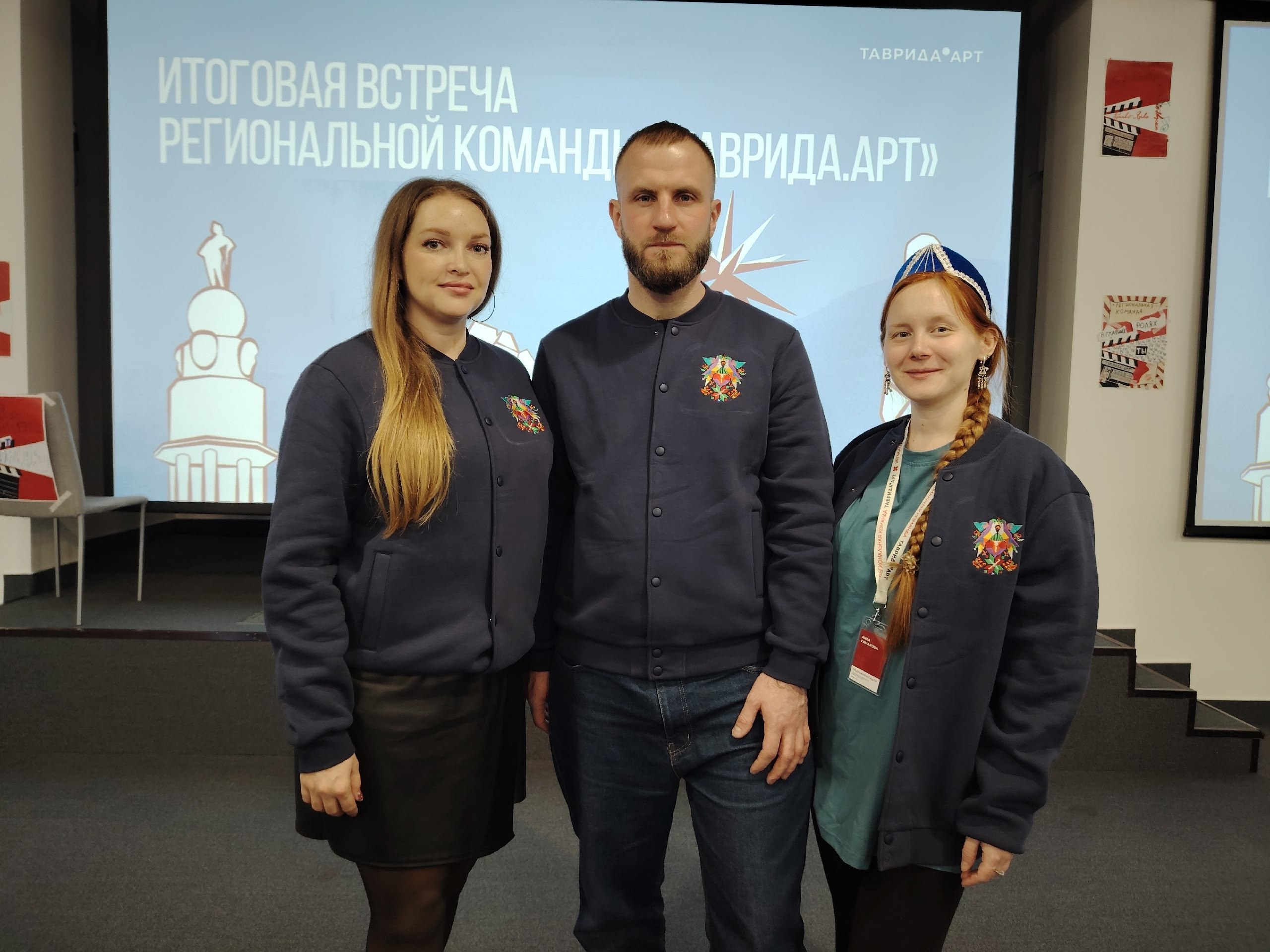 Заряд на новый сезон. Наши яркие представители — амбассадоры Ирина Юрченко и Родион Бунин-Конарев вместе с медиаамбассадором Анной Симаковой, принимают участие в итоговой встрече региональных команд Арт-кластера «Таврида»...