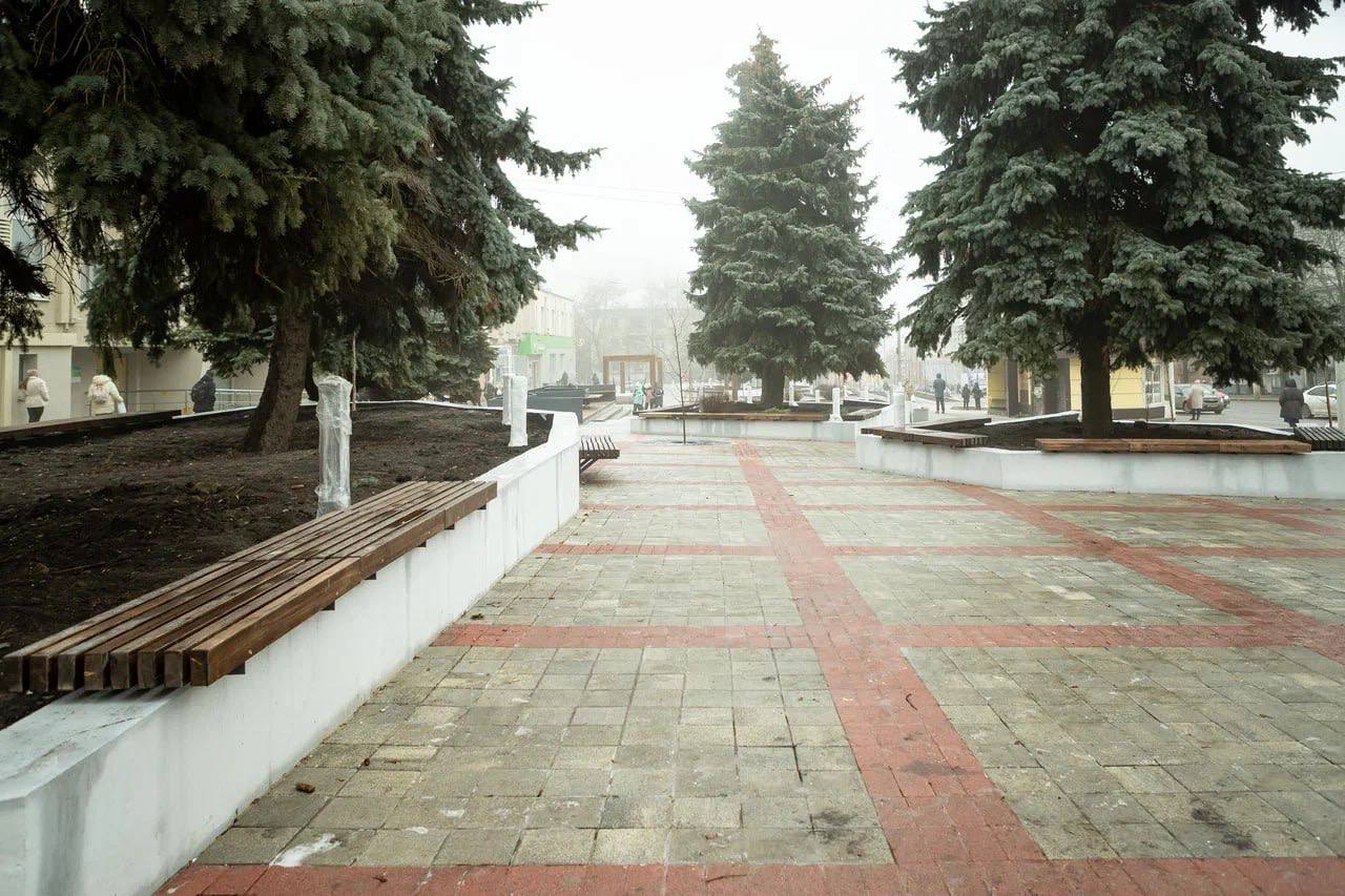 Вот так выглядит территория возле ТЦ «Куряночка» Вот так выглядит территория возле ТЦ «Куряночка»