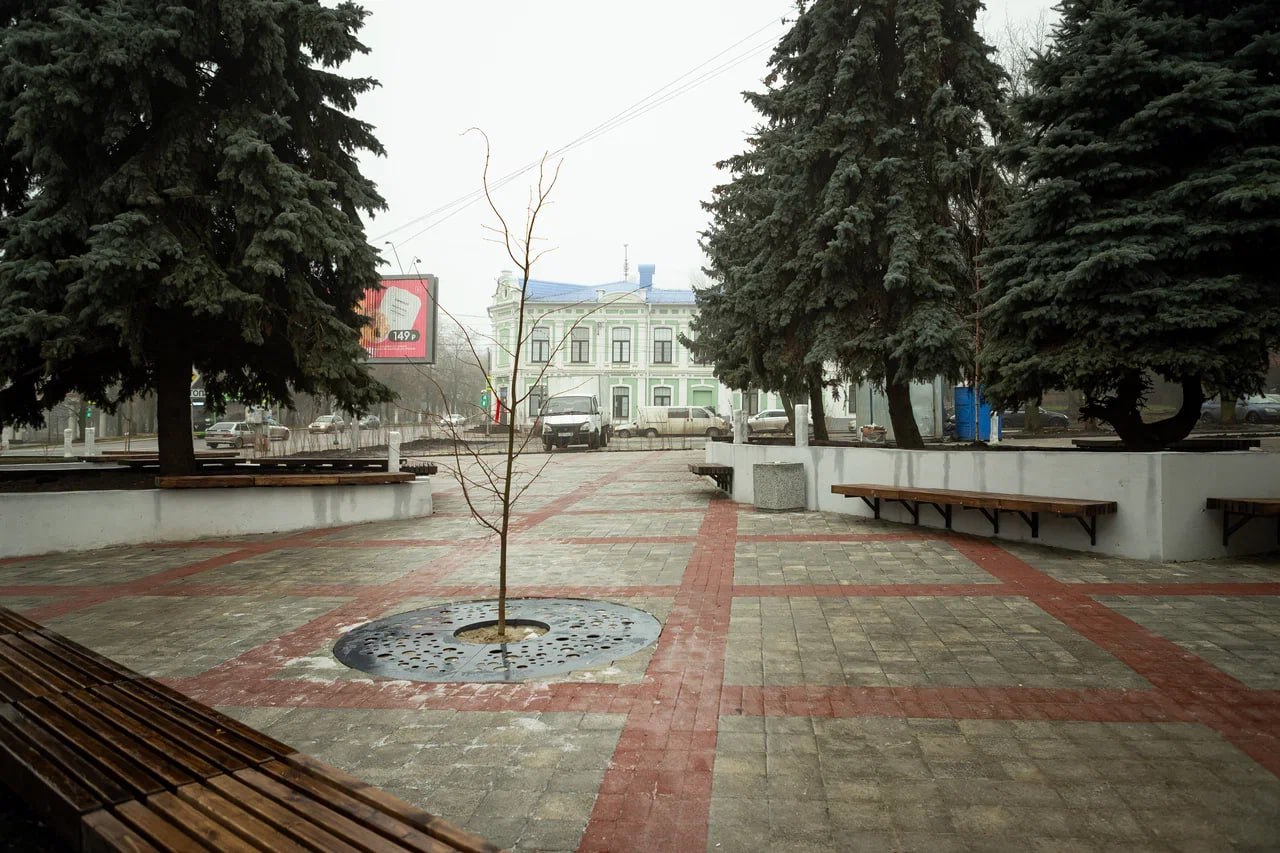 Благоустройство территории возле ТЦ «Куряночка» близится к завершению Благоустройство территории возле ТЦ «Куряночка» близится к завершению