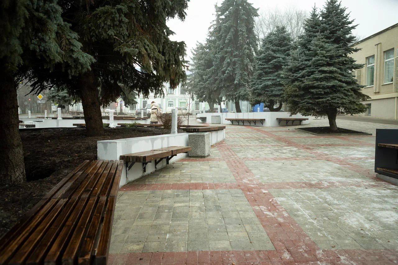 Вот так выглядит территория возле ТЦ «Куряночка» Вот так выглядит территория возле ТЦ «Куряночка»