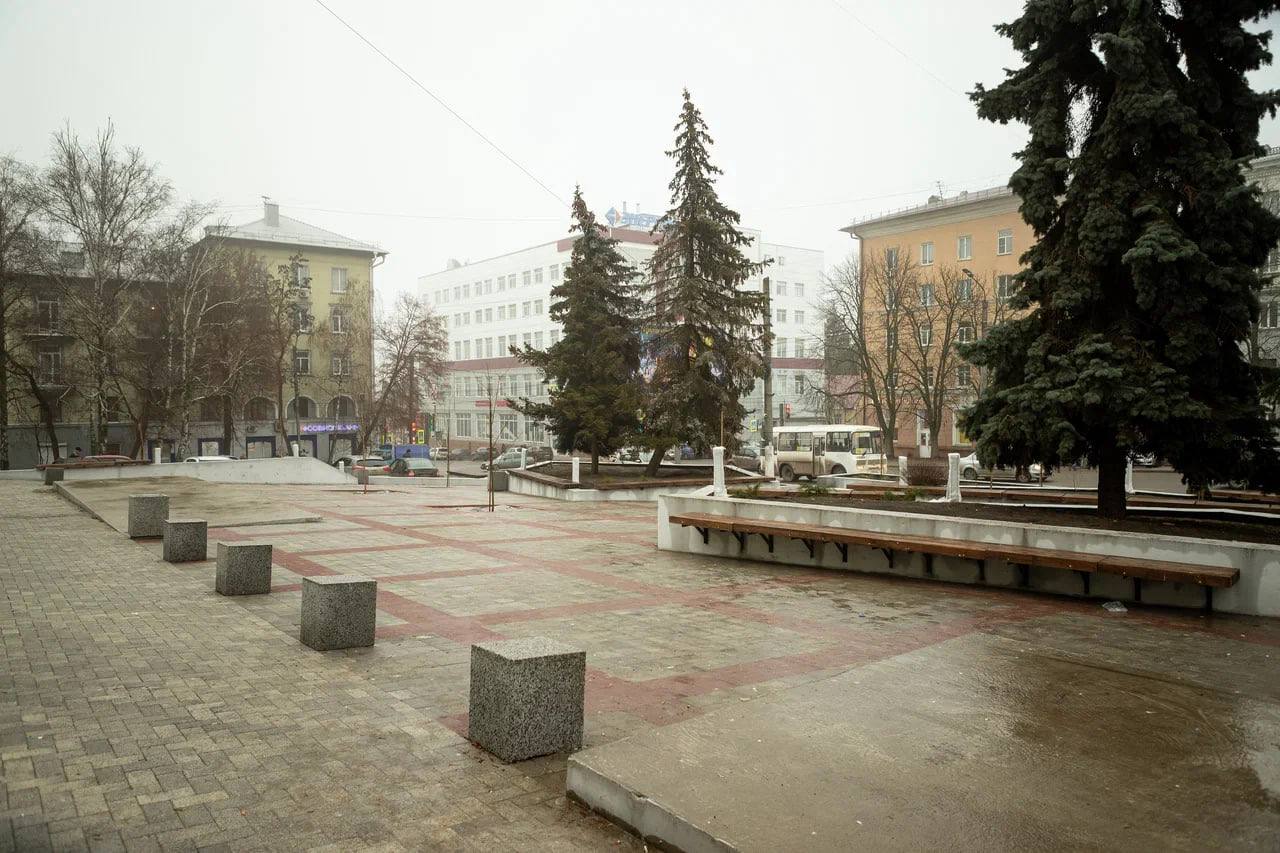 Вот так выглядит территория возле ТЦ «Куряночка» Вот так выглядит территория возле ТЦ «Куряночка»