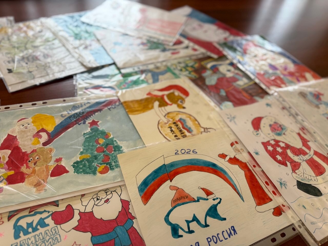 По всей России начинают потихоньку готовиться к Новому году – уже начали монтировать праздничную подсветку, украшать улицы и наряжать елки По всей России начинают потихоньку готовиться к Новому году – уже начали монтировать праздничную подсветку, украшать улицы и наряжать елки