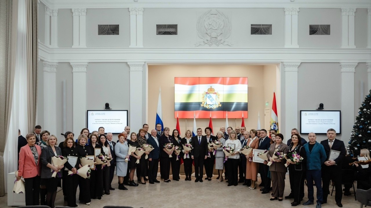 ЗАСЛУЖЕННЫЙ УЧИТЕЛЬ. Поздравляем Холодову Ираиду Николаевну с заслуженной наградой ЗАСЛУЖЕННЫЙ УЧИТЕЛЬ. Поздравляем Холодову Ираиду Николаевну с заслуженной наградой