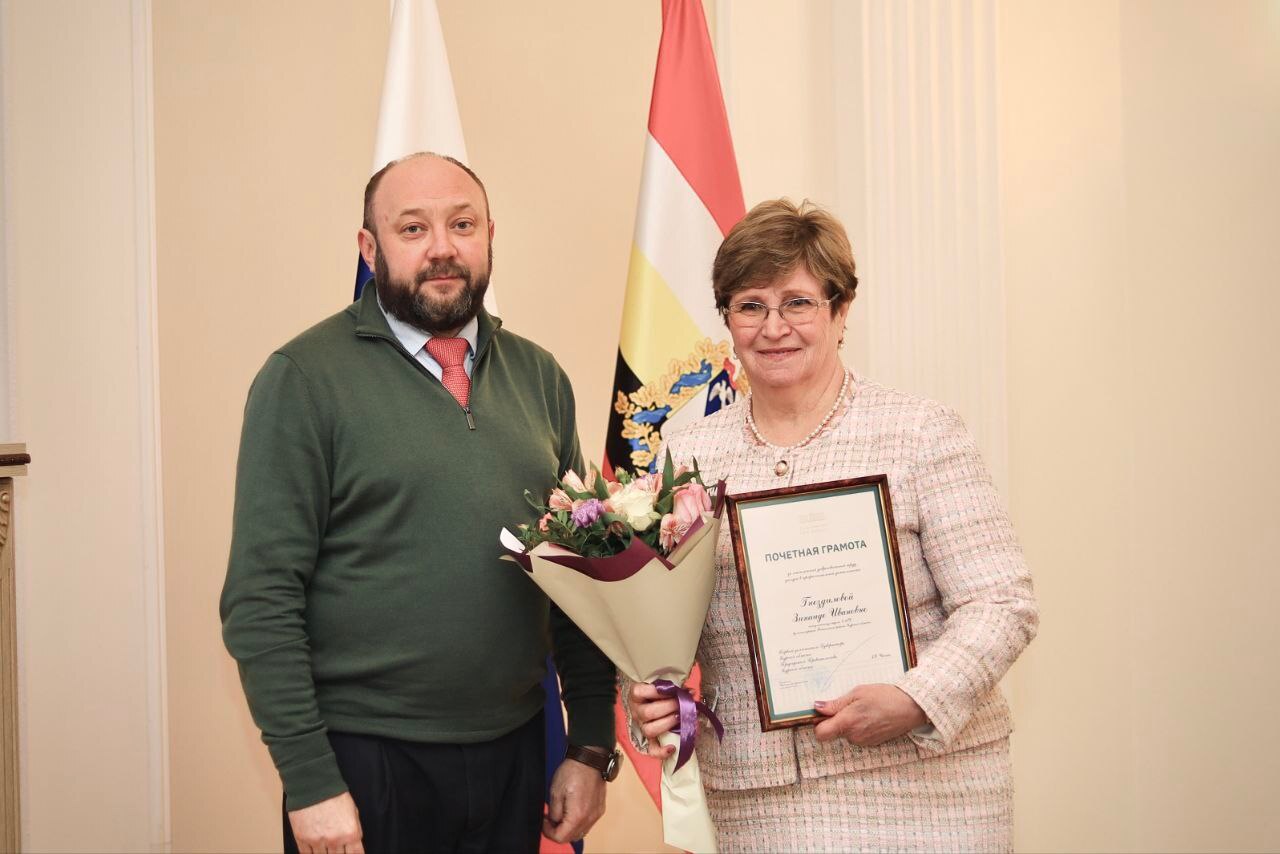 За добросовестный труд, высокие показатели в профессиональной деятельности Почетной грамотой Губернатора Курской области отмечена Басова Юлия Александровна – начальник отдела ЗАГС Администрации Фатежского района За добросовестный труд, высокие показатели в профессиональной деятельности Почетной грамотой Губернатора Курской области отмечена Басова Юлия Александровна – начальник отдела ЗАГС Администрации Фатежского района